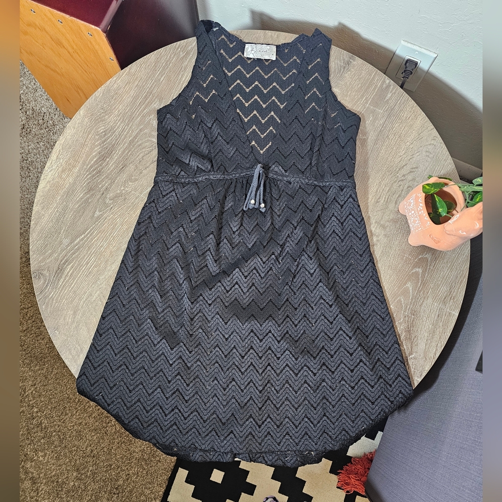 Black Chevron Sleeveless Dress‎